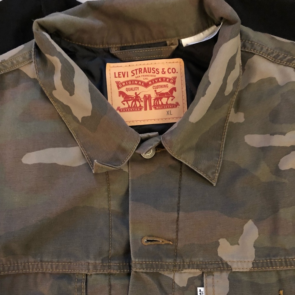 Levi’s camo best
